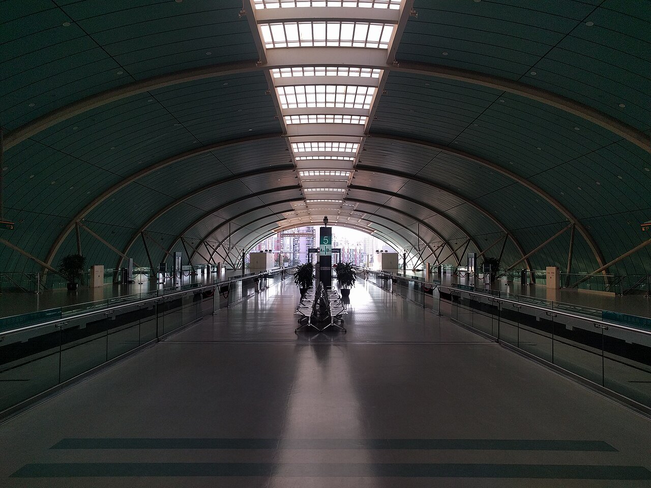 A sanghaji maglev Longyang Road állomása