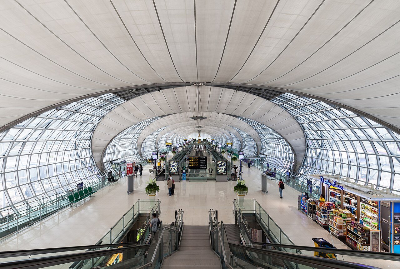 A bangkoki Suvarnabhumi repülőtér C terminálja belülről